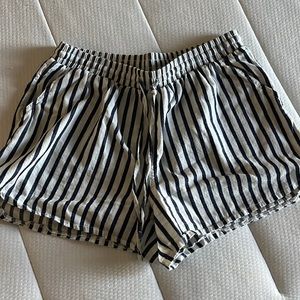 Universal Thread sz S white and blue striped linen shorts